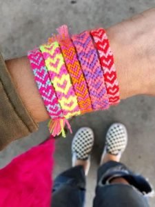 IMG: How to Make Heart Friendship Bracelets